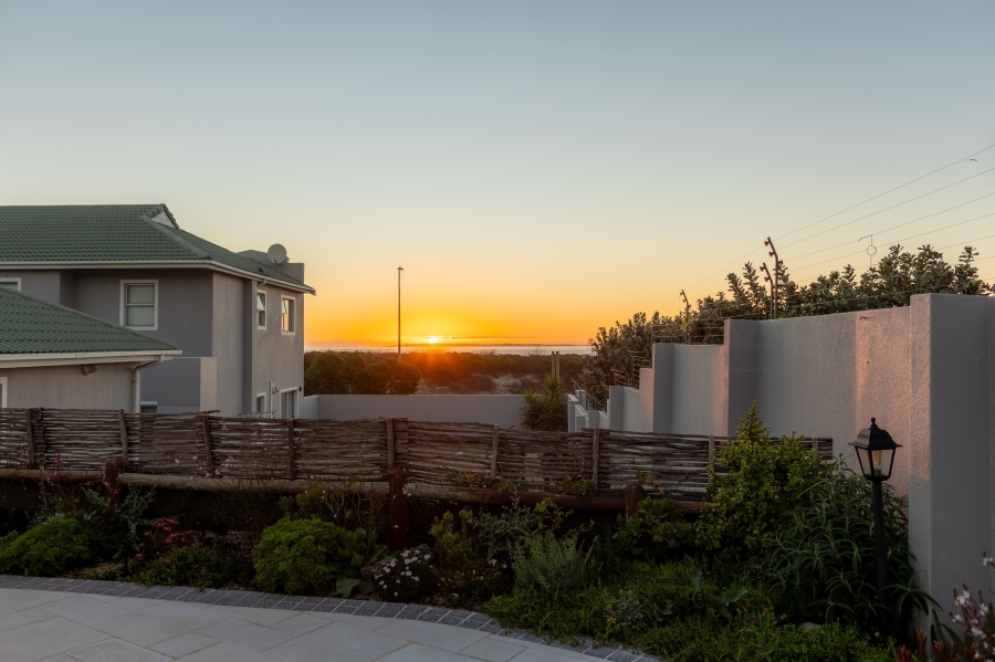 To Let 3 Bedroom Property for Rent in Big Bay Western Cape